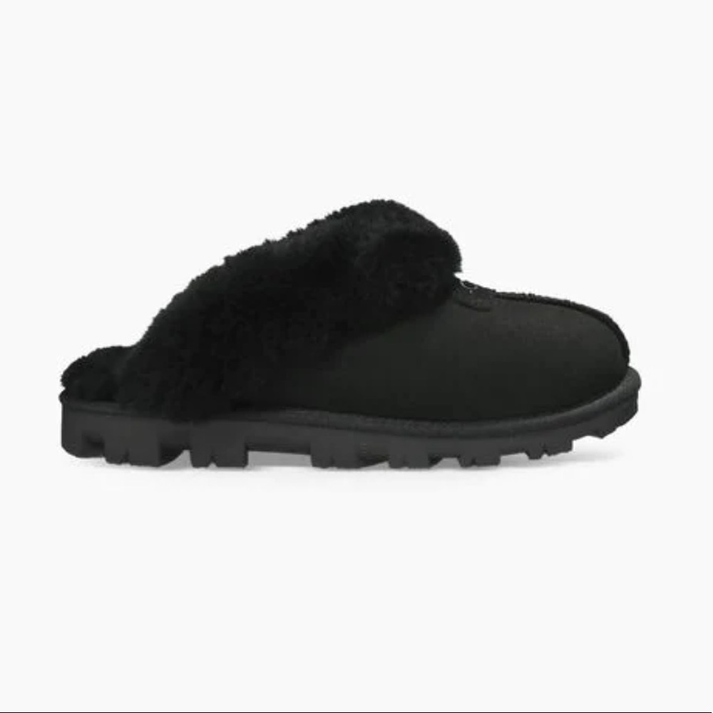 UGG SLIPPERS
